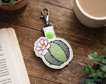 Diseño de bordado de etiqueta a presión con forma de flor de cactus. DESCARGA DIGITAL para máquina de bordar.