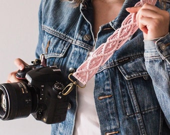 MACRAME CAMERA STRAP / blush pink / boho / photography strap for creatives / gift for photographer