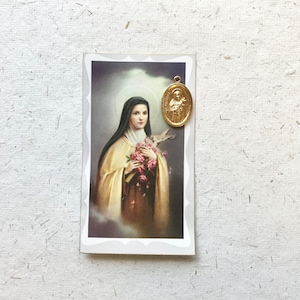Carte de prière de Sainte Thérèse de Lisieux avec médaille / Petite fleur / Sainte Thérèse de l'Enfant Jésus / priante / Sainte / Sainte dévotion