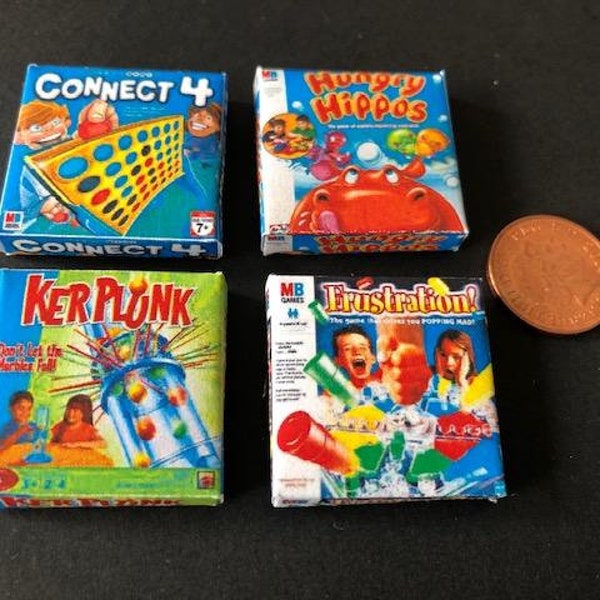 4 boîtes de jouets/jeux miniatures. connect 4, hippopotames affamés, frustration et KerPlunk. 1:12
