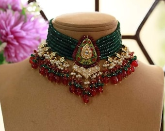 Kundan Choker Halsband Set: Indiska Smycken i Röd, Grön och Guld