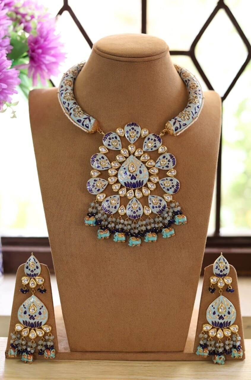 Gold hasli hotsell necklace set
