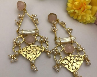 Gold & Pearl Statement Ohrringe mit Pink Gem Drops -Brautschmuck Indische Hochzeit Ohrringe