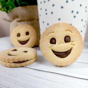 2 Emporte-pièces Biscuit Mini BN Smiley BN Sablés de Noel Moule à biscuit image 2