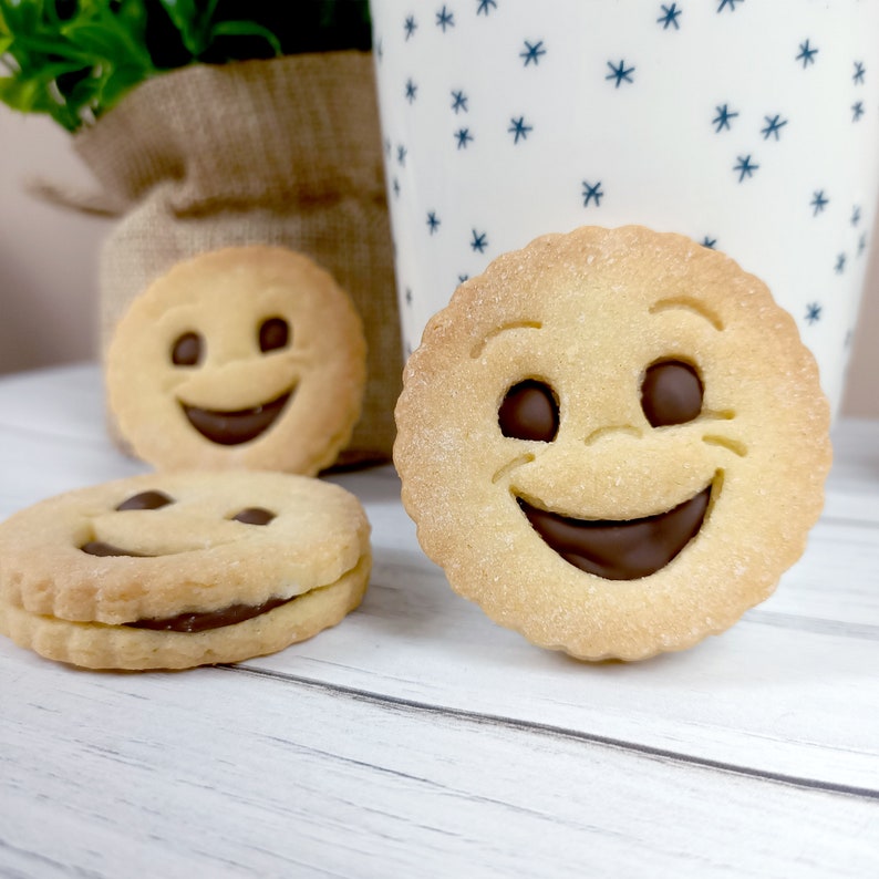 2 Emporte-pièces Biscuit Mini BN Smiley BN Sablés de Noel Moule à biscuit image 2