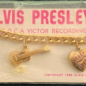 Elvis Presley CHARM BRACELET Original on Pink & White Card © 1956 EPE Mint Rare