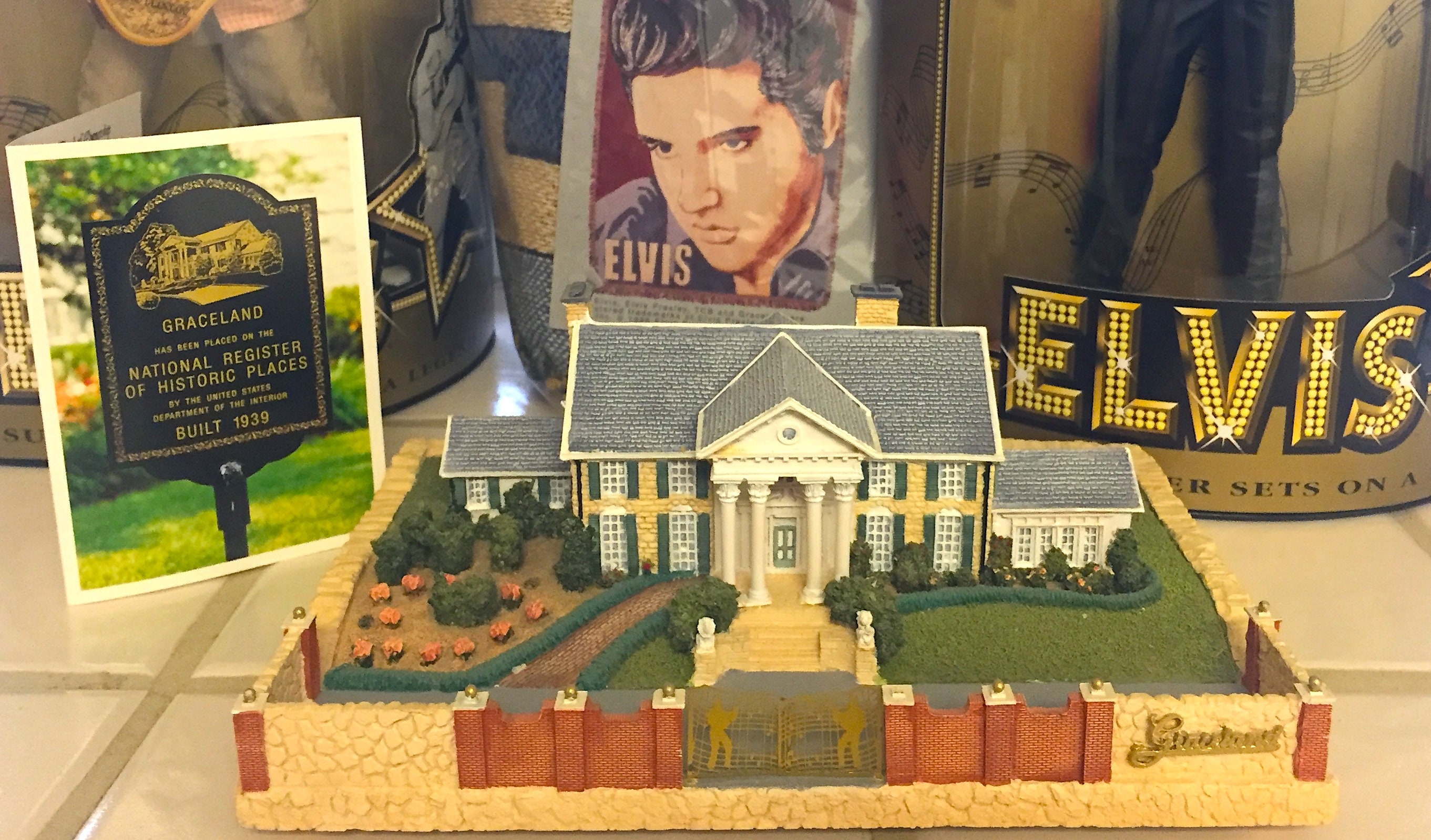Elvis Presley GRACELAND MANSION Masterpiece Music Box Ltd Ed