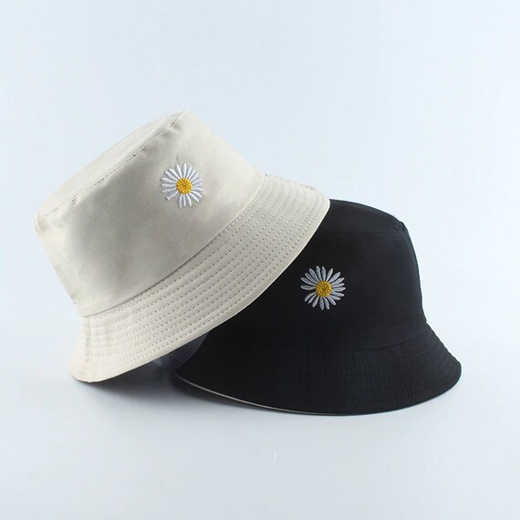 Cute Summer Bucket Hat With a Daisy 
