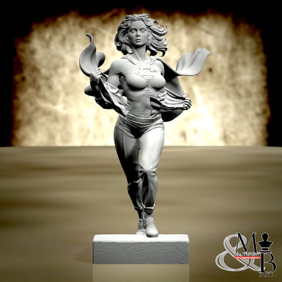 Female super hero running, miniature to assemble and color, in resin