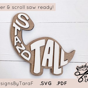 SVG Stand hoch Dinosaurier Baby Mädchen Dekor - 3D Zitat Kinderzimmer Kinderzimmer Zeichen Glühlampe Zeichen, kommerzielle Schnittdatei, Download, Laser bereit