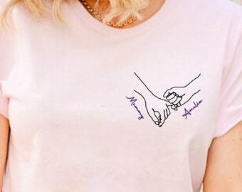 Maglietta mummia. Maglietta personalizzata con mani che si tengono. Maglietta personalizzata per la mamma. Regalo per la festa della mamma. Regalo per lei. Maglietta su misura. Maglietta mummia.