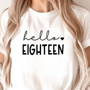 Maglietta Ciao 18 compleanno. Maglietta personalizzata per il 18° compleanno. Compleanno in alto. Regalo per il diciottesimo compleanno. Maglietta per il 18esimo compleanno. 18° regalo.
