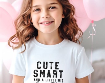 Süßes, schickes und ein bisschen dramatisches T-Shirt. Personalisiertes Kinder-T-Shirt. Niedliches Top für Kinder.