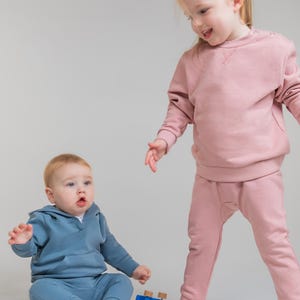 Personalized Baby Bear Sweatshirt: Classic Winnie the Pooh Jumper image 3