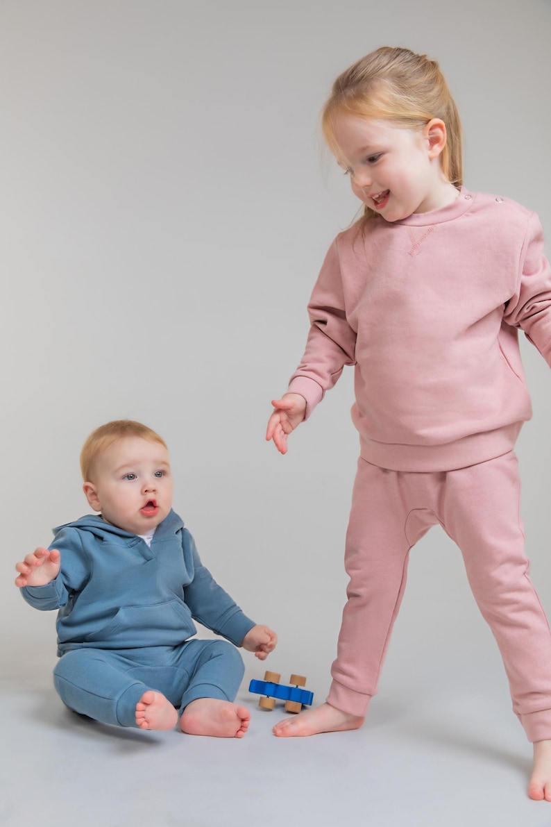 Personalized Baby Bear Sweatshirt: Classic Winnie the Pooh Jumper image 3