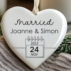 Personalized Wedding Gift , Marriage Keepsake, Married Ornament , Mr and Mrs Gift , Wedding Date Ornament with Calendar