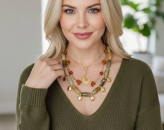 Statement necklace layered neckmess dramatic luxury glamour big bold elegant classy modern unique gemstone jade sophisticated summer green