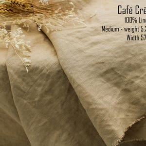 K&ouml;nnte beinhalten: Rustikales Holzschild mit dem Text "Welcome to our home" in handschriftlichem Stil. Das Schild hat eine Used-Optik und ein schlichtes, einladendes Design, perfekt f&uuml;r eine Veranda oder einen Eingangsbereich.