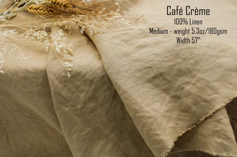 K&ouml;nnte beinhalten: Rustikales Holzschild mit dem Text "Welcome to our home" in handschriftlichem Stil. Das Schild hat eine Used-Optik und ein schlichtes, einladendes Design, perfekt f&uuml;r eine Veranda oder einen Eingangsbereich.