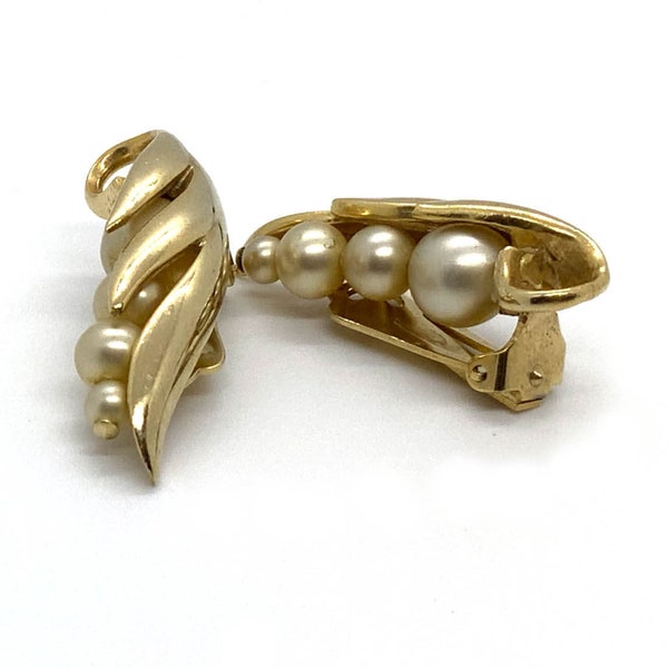 Vintage Ledo Earrings Figural Pea Pods With Faux Pearls 1950s