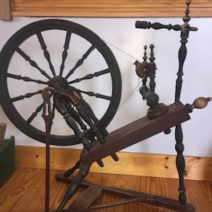 Antique spinning wheel