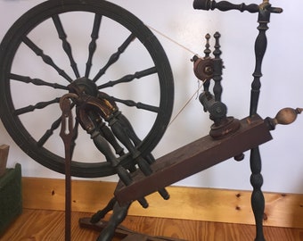 Antique spinning wheel