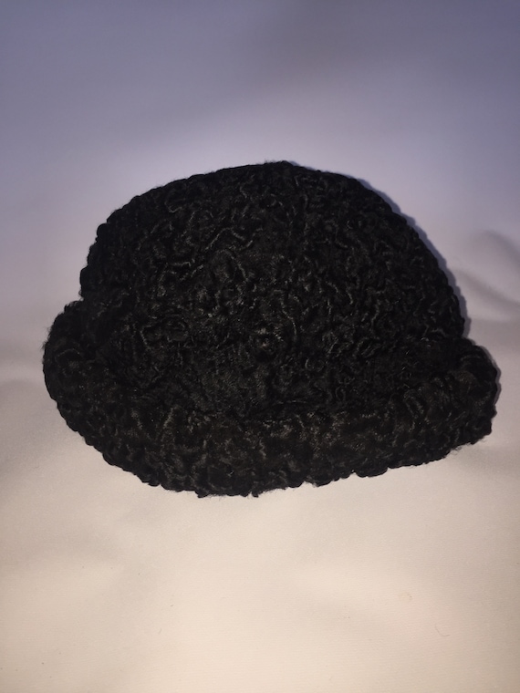 Woman’s fur hat - image 1