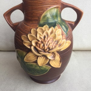 Roseville Water Lily vase