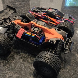 Tracxas Mini XRT chassis brace and fan mount.