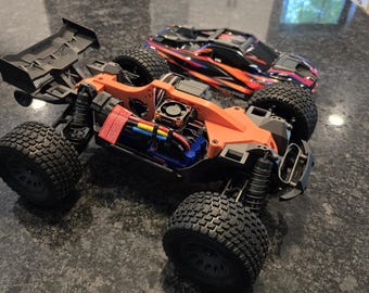 Tracxas Mini XRT chassis brace and fan mount.