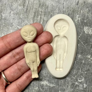 Small Alien Head Resin Mold UFO Jewelry Earrings Mold Flexible Silicone  Resin Molds DIY Fondant Birthday Boy Cake Decoration Mold 