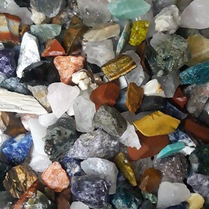 8 oz of Raw Mixed Mine Rough Natural Stones - Quartz, Pyrite, Opal, Amethyst, Tigers eye, Calcite, Sodalite, Labradorite - Healing Crystals
