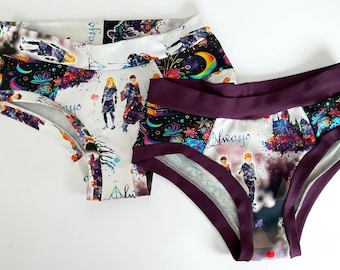 Mittelgroßer Satz von zwei getäfelten Bunzies Scrundies Pants Knickers und Magie. Handgefertigt in Schottland aus dehnbarem Baumwolljersey