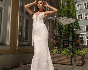 Modern Off White Lace Sheath Form Fitting Wedding Dress Floor Length with Plunging V-Neck and V-Back