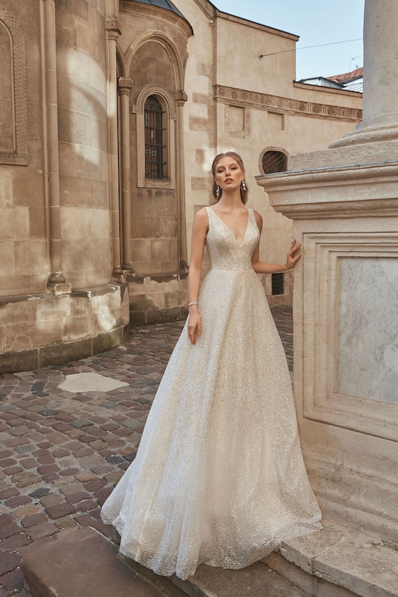 Champagne tulle wedding dress hot sale