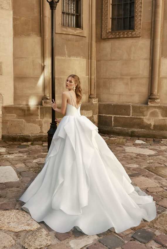 Multi-layered Organza Ruffle Skirt Ball Gown Wedding Dress With