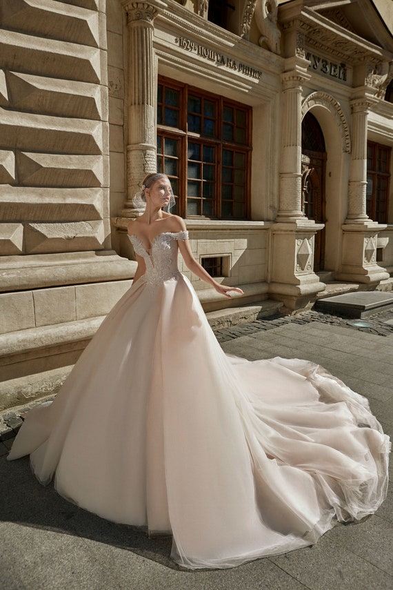 Illusion Neckline Ball Gown Wedding Dress (#VENEZIA)