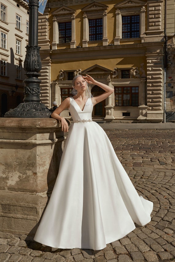 Classic Ball Gown Wedding Dress White Silk Mikado Voluminous Skirt Long  Train V-neck Seamed Bodice With Crystals Sash -  Canada