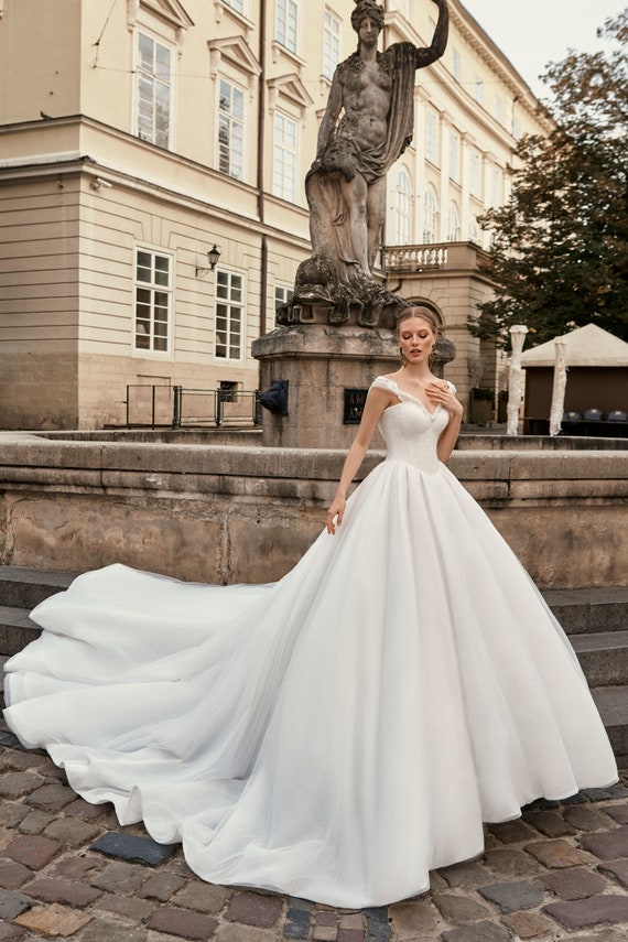 Illusion Neckline Ball Gown Wedding Dress (#VENEZIA)