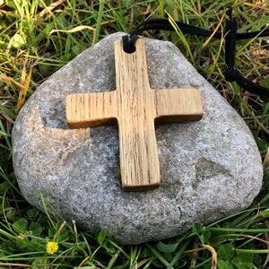 OAK CROSS PENDANT