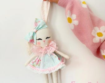 Fabric Bunny Doll Sewing Pattern – DIY Plush Toy Tutorial (Español)
