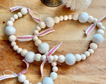 Farmhouse Wood Beads and Felt Garland, Farmhouse Garland / Farmhouse Tiered Tray Decor