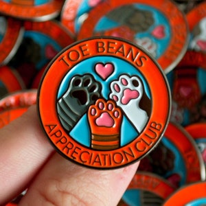 Toe Beans Appreciation Club Emaille Pin