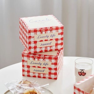 Bakkerijdozen/rood en wit geruit Bakkerijdozen/taartdozen/koekjesdozen/cadeaudozen/ - traktatiedozen - 5,5 x 5,5 x 4'' / 4,5 x 4,5 x 3,5" - set van 5