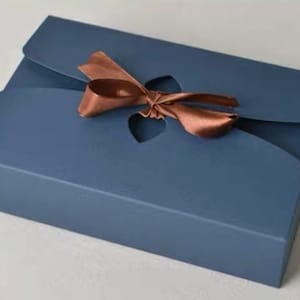 Scatola Kraft nera/blu/marrone con fiocco - Scatole bomboniere, scatole regalo, scatole per torte, scatole per dolci - 8,2x5,5x2"/5,5x5,5 x 2 pollici - Set da 5
