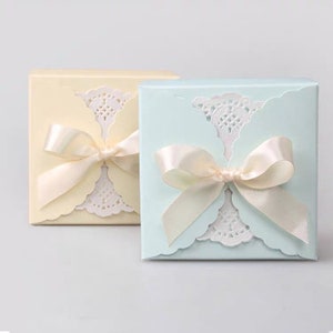 Pink/Blau/Gelb/Braune Kraft Box mit Schleifenband