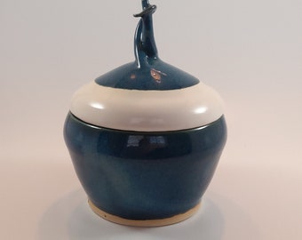 青い花が描かれた蓋付き壺（陶器） - Etsy 日本