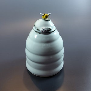 Handgemaakte aardewerk honingpot