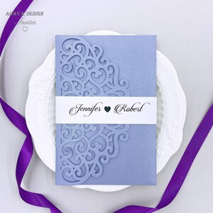 Violett Floral Laser geschnitten Hochzeit Invitate, Spitze einladen mit RSVP, BauchBand-Karte und Umschlag "Free Infinite Design vor dem Bezahlen"