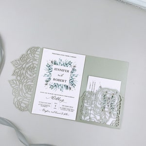Prachtige Pearl Silver Tri-fold Laser Cut Wedding Uitnodiging met RSVP Card, Aangepaste Insert en Envelop{Free Infinite Design Before Pay}